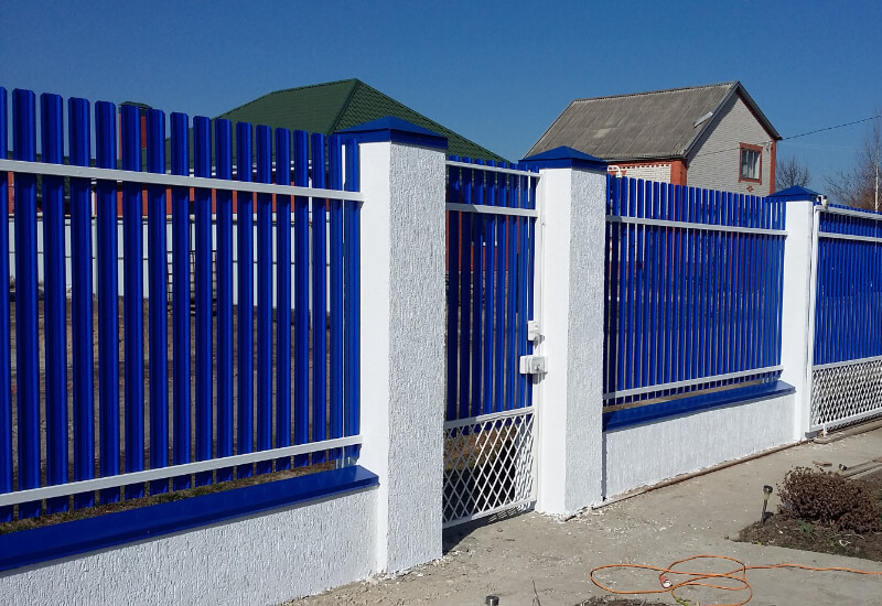 Забор из штакетника цвет RAL5002 синий двусторонний в Талдыкоргане фото 3